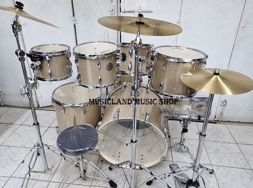 Tama seven piece drum set 