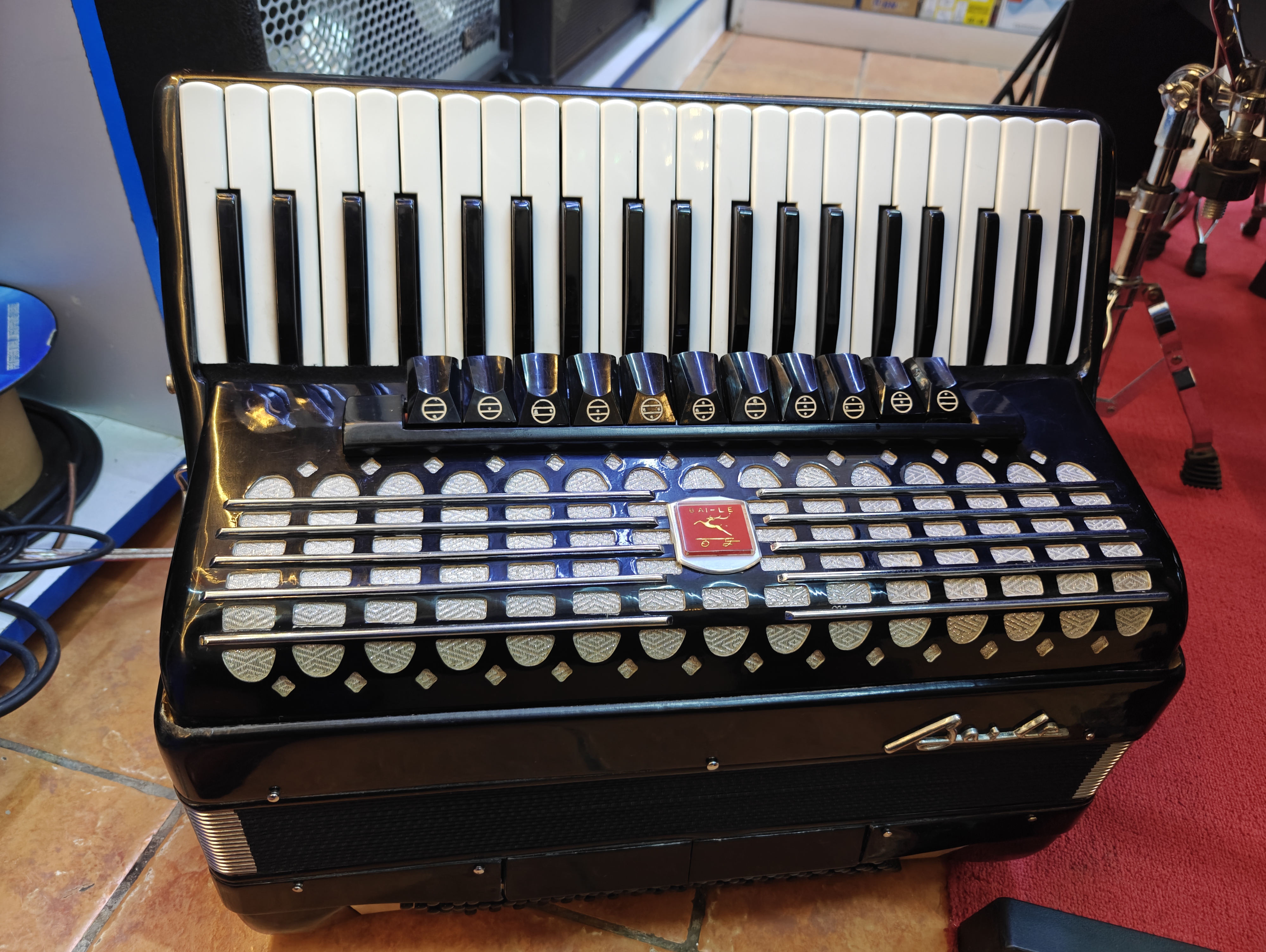 Baile accordion with a 120-bass and 41-treble 