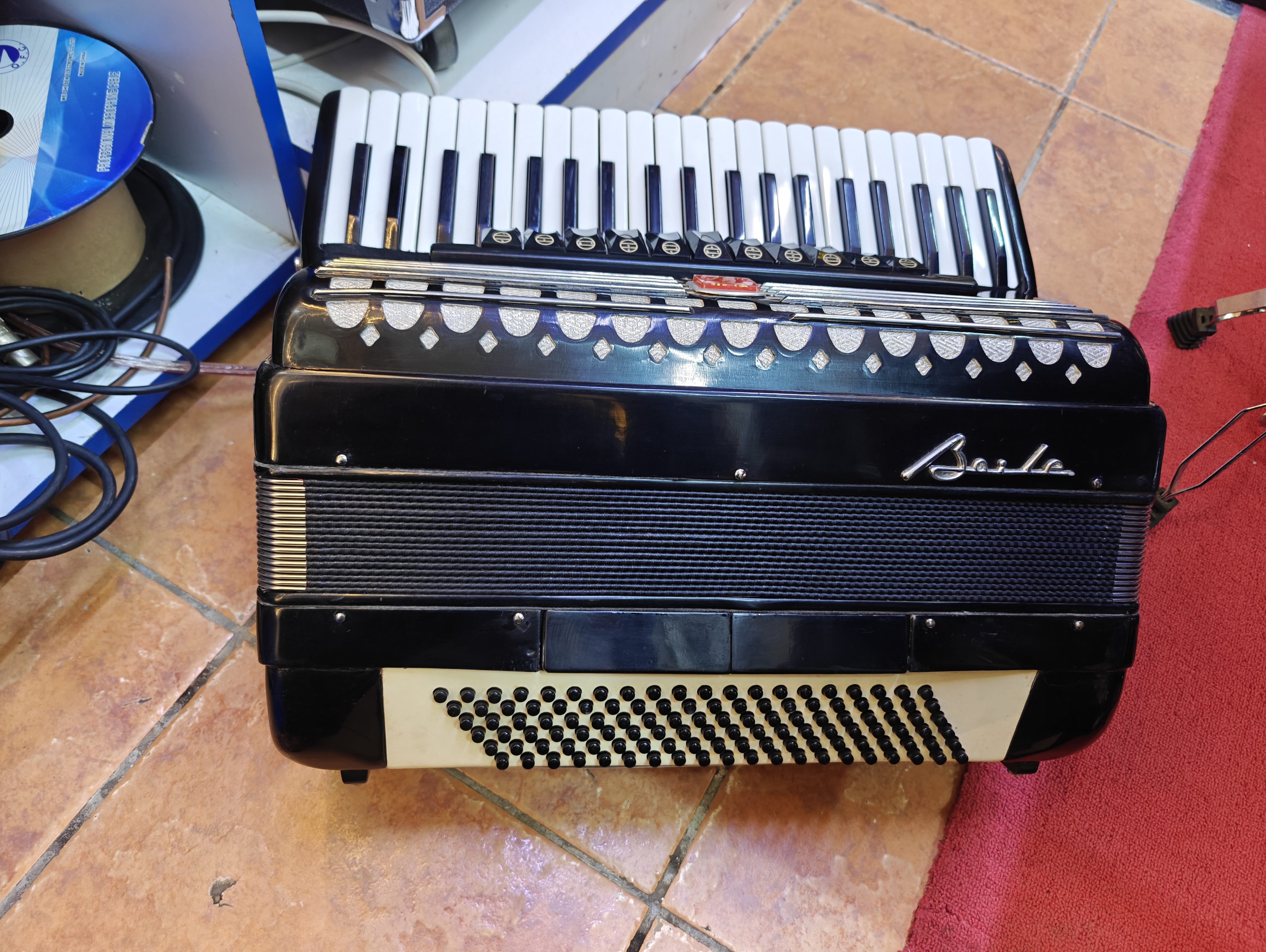 Baile accordion with a 120-bass and 41-treble 