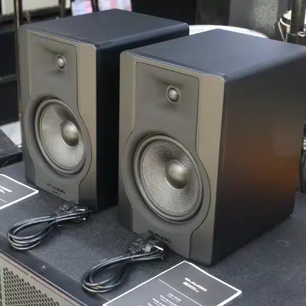 M-Audio BX8 D3 active studio monitor speaker with a 8-inch Kevlar woofer and 1-inch silk dome tweeter, designed for professional music production, mixing, recording, and home studio monitoring