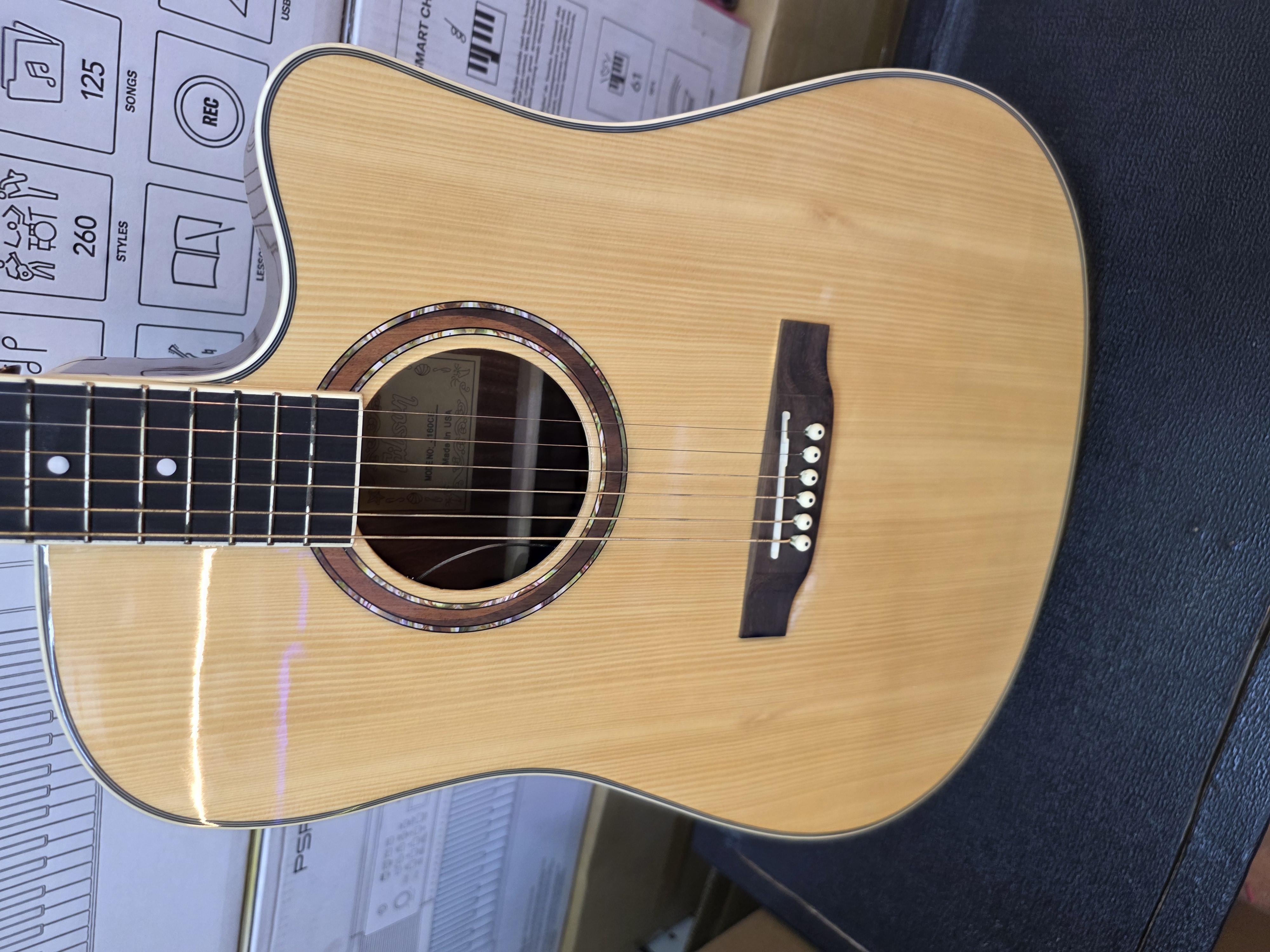 Gibson semi Acoustic 41"