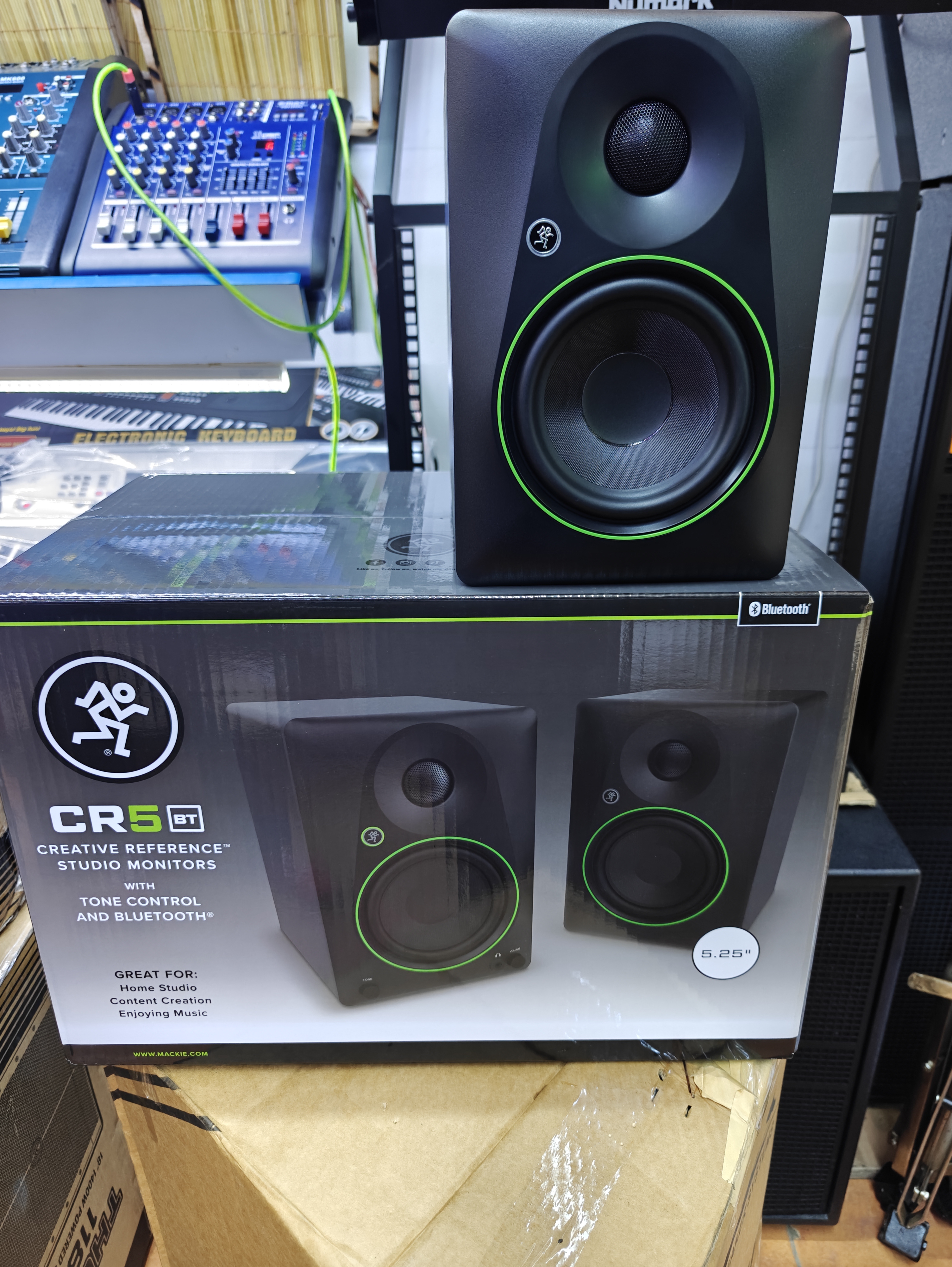 Mackie CR5BT 5.25" Powered Studio Monitor