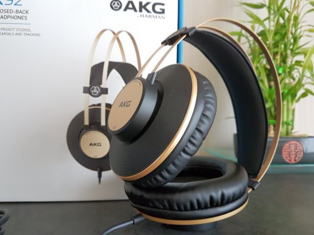 AKG Pro Audio AKG K72 CLOSED-BACK STUDIO HEADPHONES