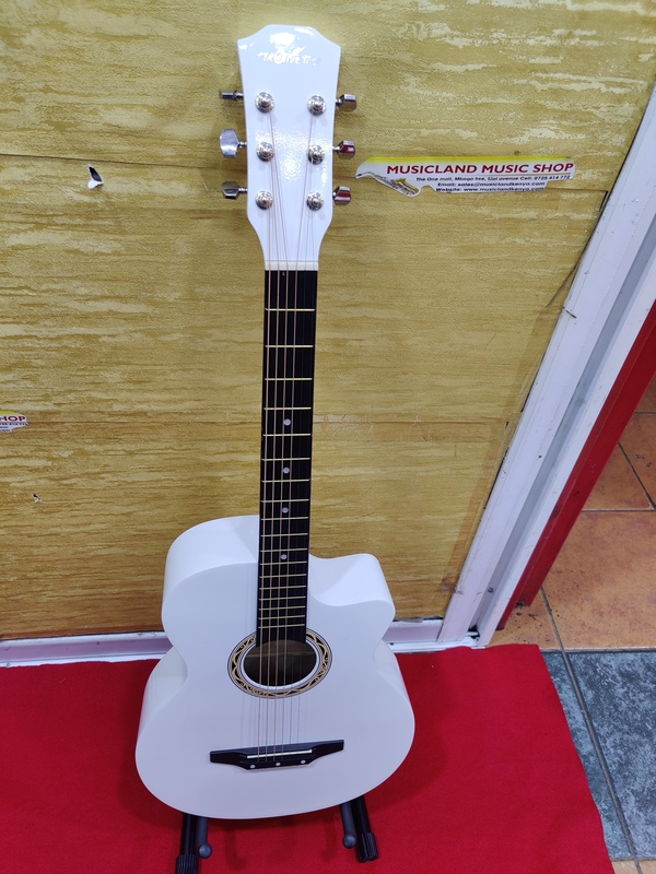 Medium acoustic guitar 38 inches 