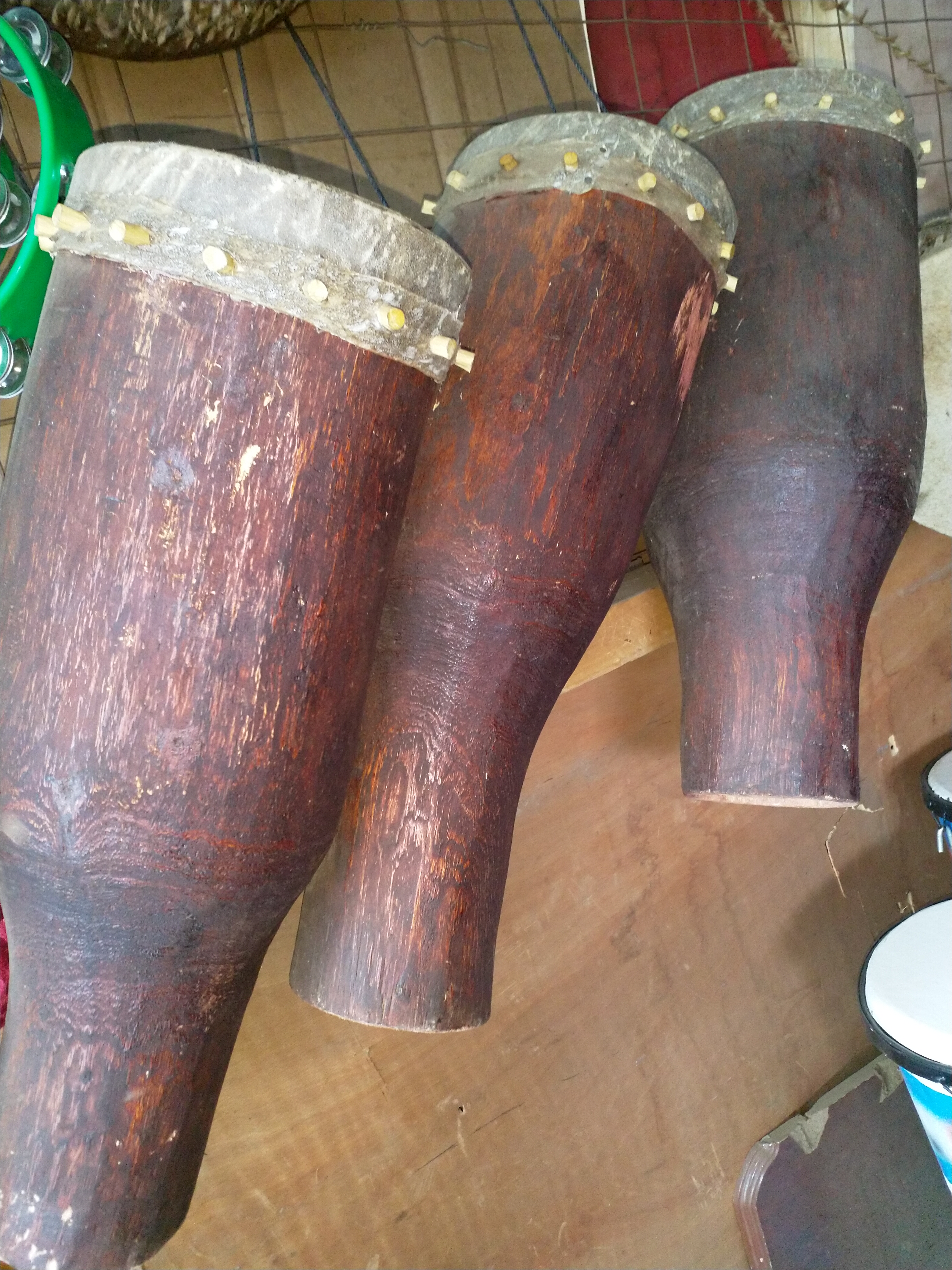 Isukuti african drum