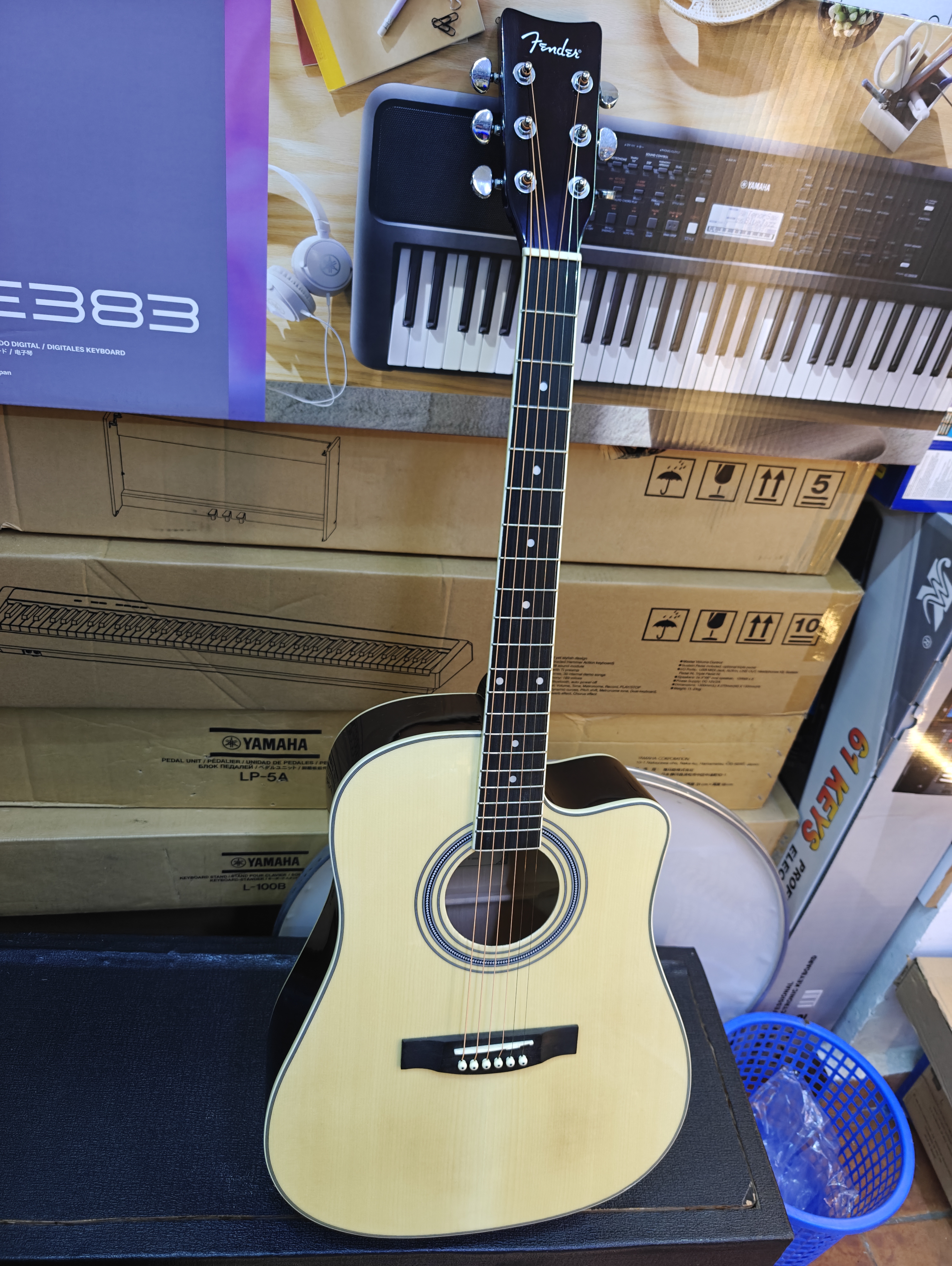 Fender 41-Inch full size acoustic guitar