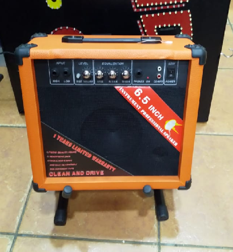 Guitar amplifier 15w