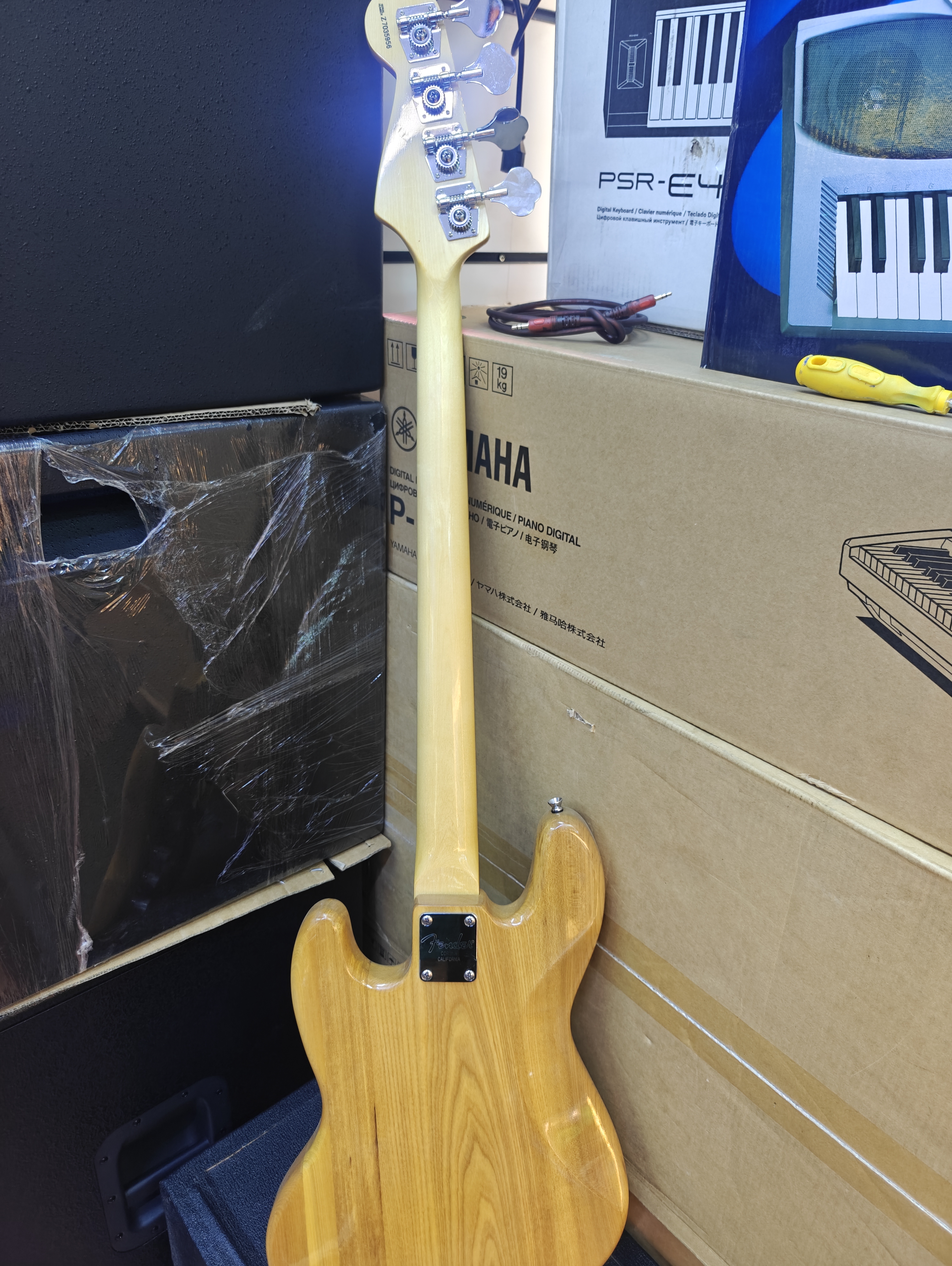 fender jazz bass 4 string back