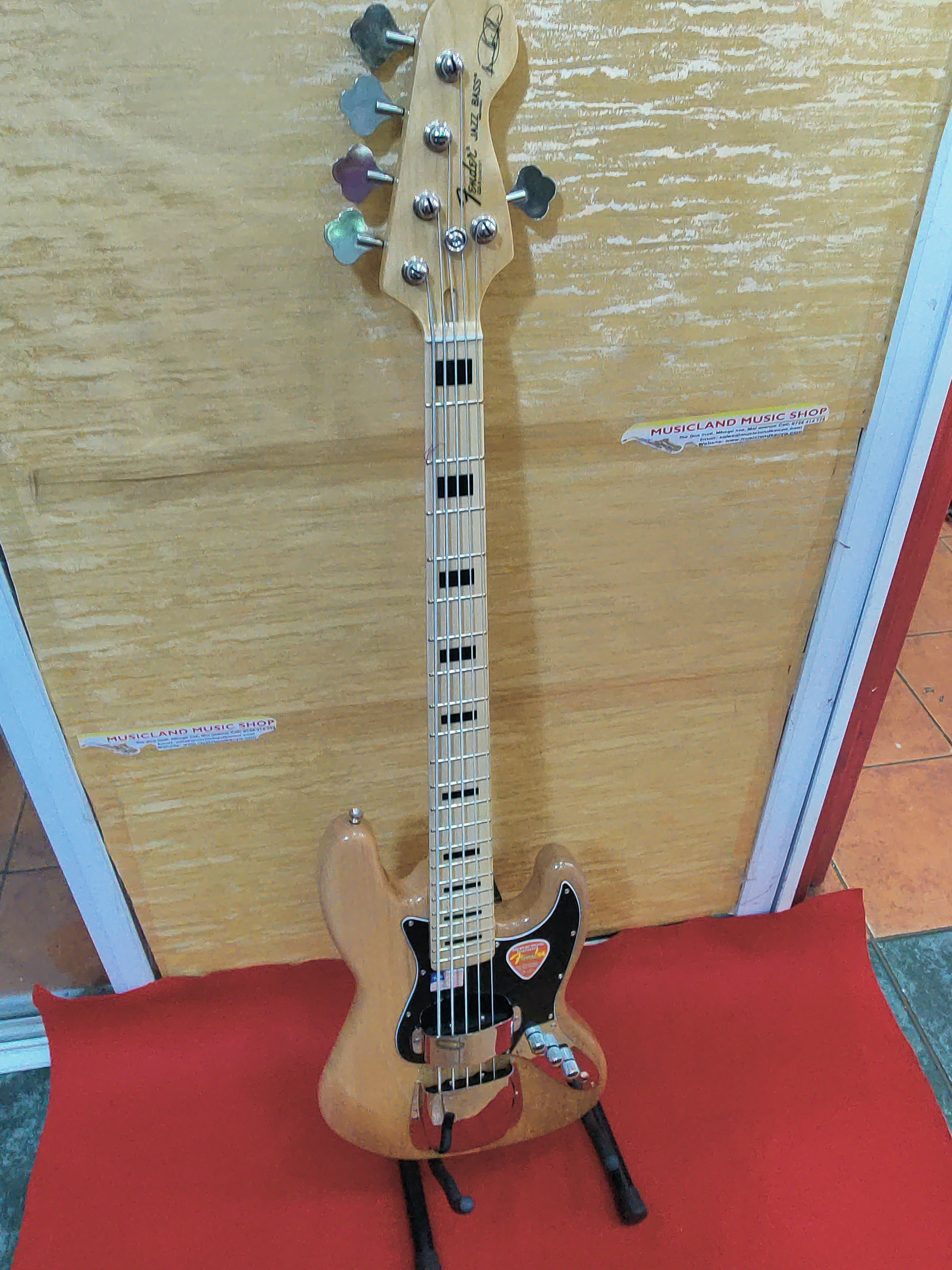 Fender 5-String Jazz Bass electric bass guitar with dual Jazz Bass pickups and extended low B string for professional performance. Fender 5-String Jazz Bass electric bass guitar with dual Jazz Bass pickups and extended low B string for professional performance.