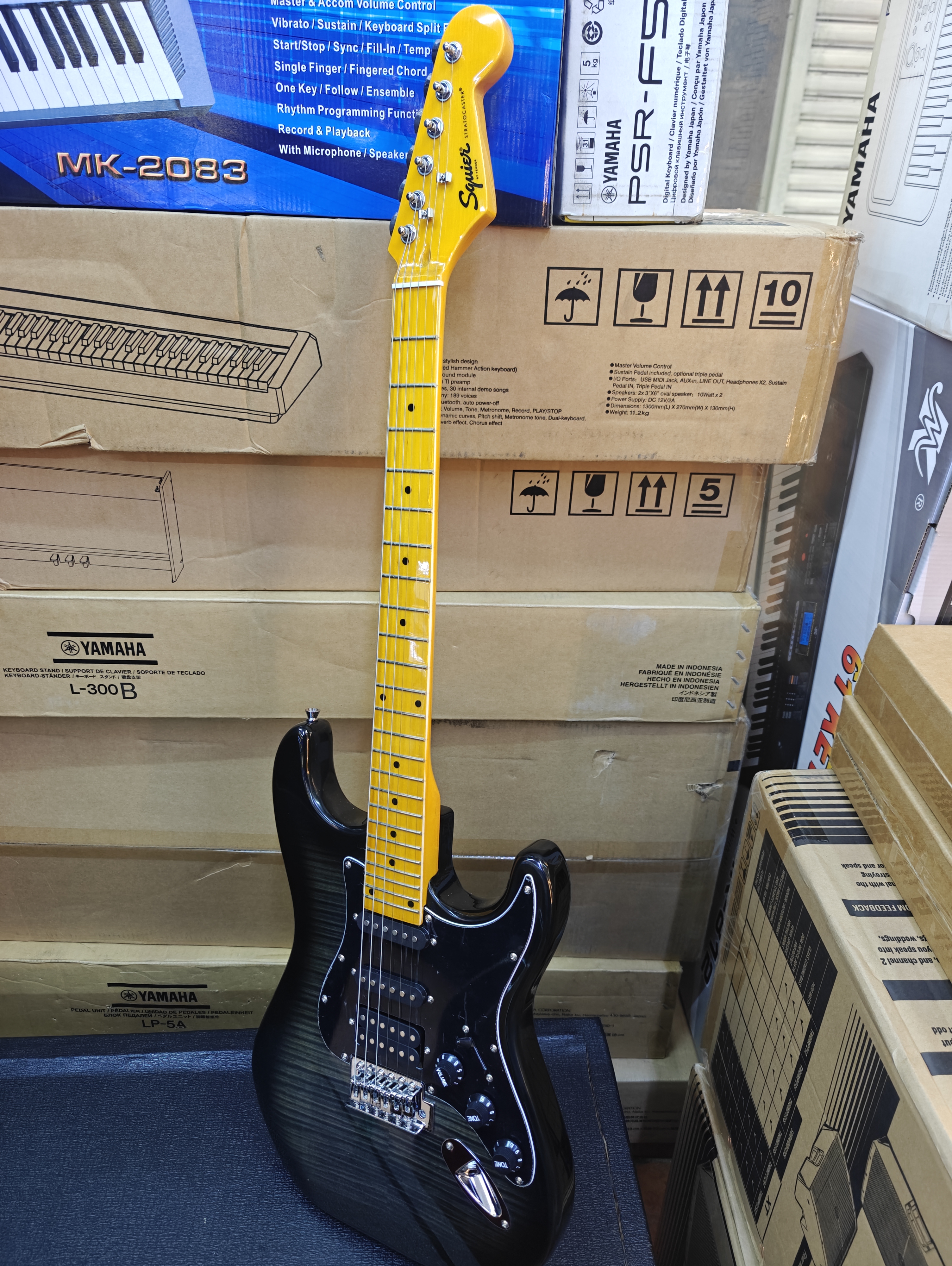 Fender Squier Debut Series Stratocaster Electric Guitar, Beginner Guitar, black