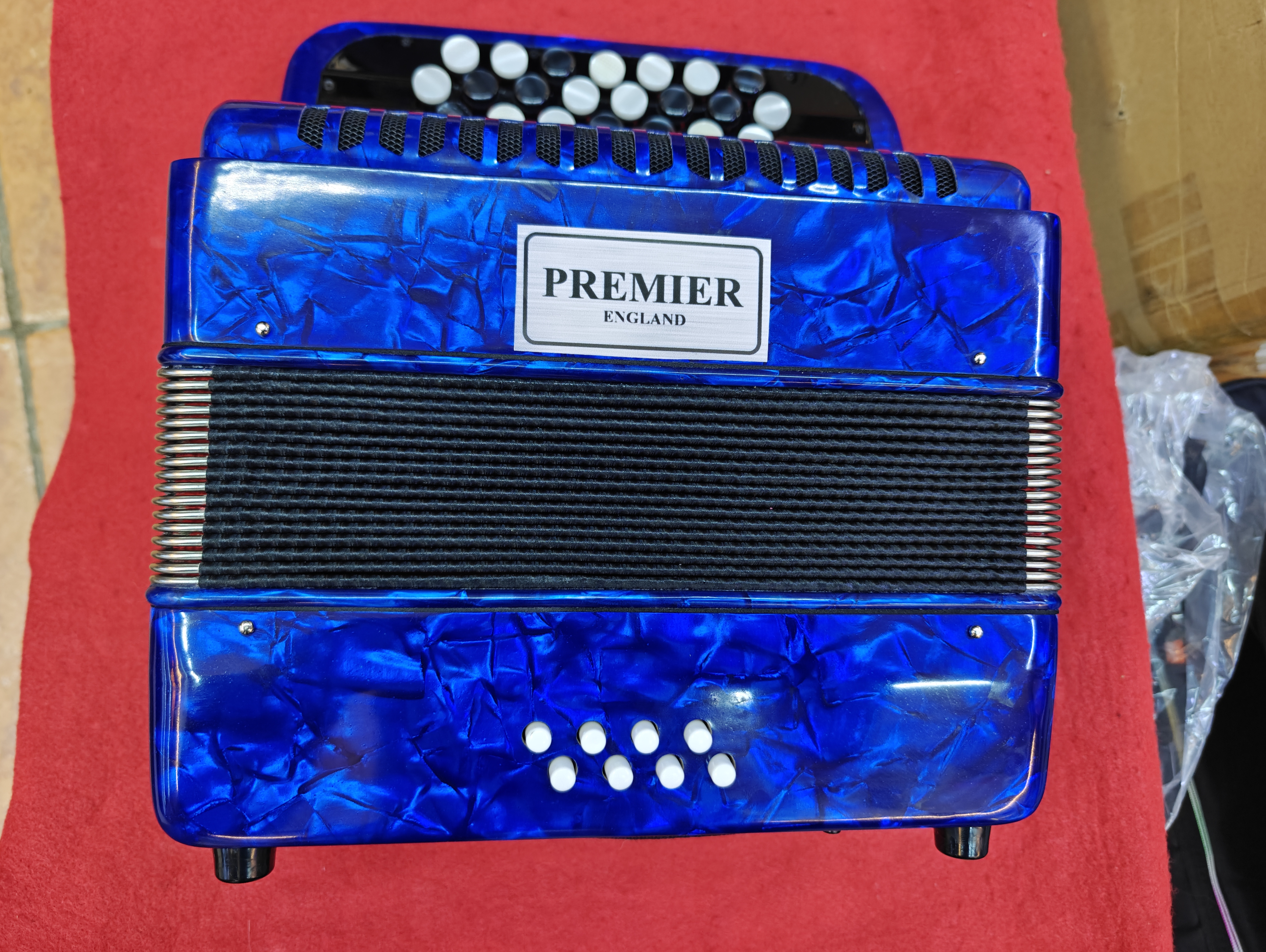 Accordion  21 Keys 8 Bass 