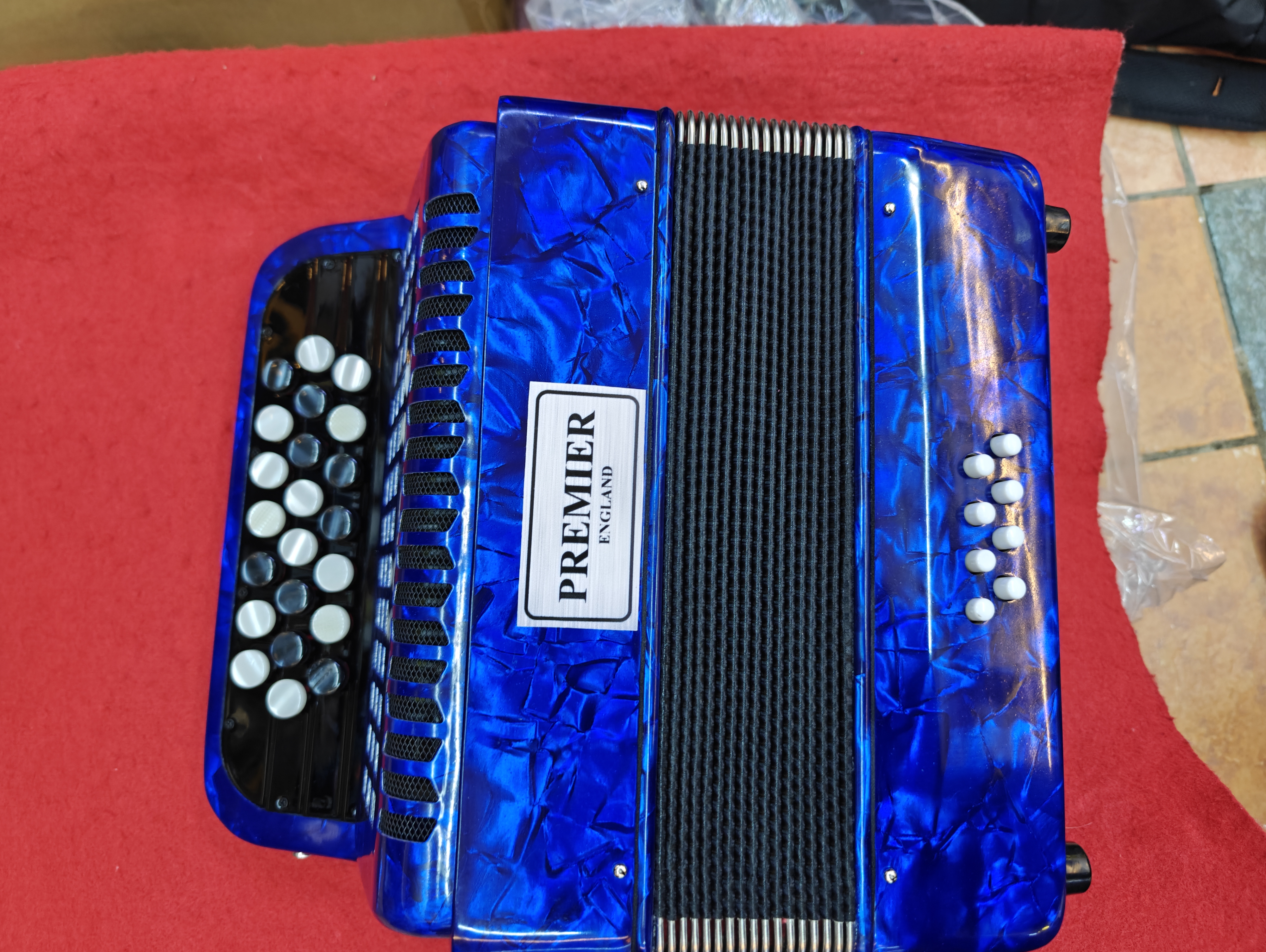 Accordion  21 Keys 8 Bass 