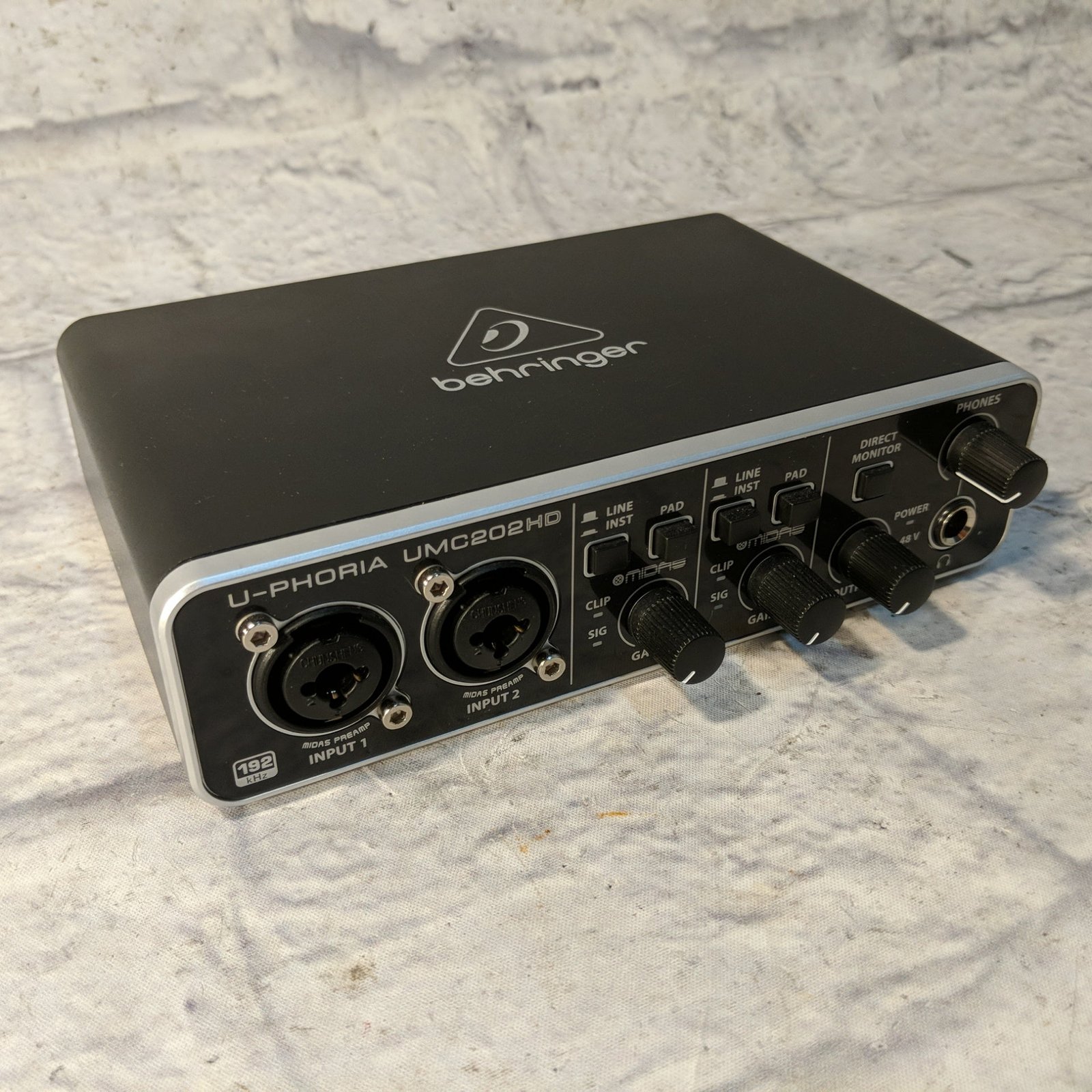Behringer U-Phoria UMC202HD front