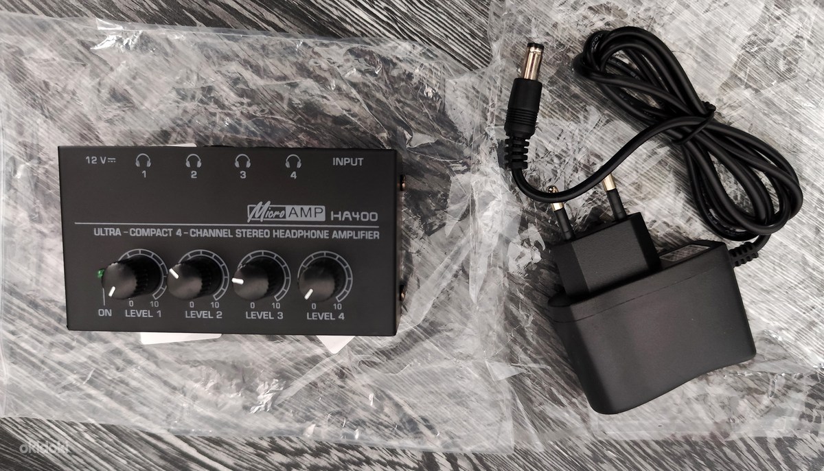 Behringer MICROAMP HA400 4-channel stereo headphone amplifier with individual volume controls for studio recording, podcasting, live monitoring, and multiple headphone use.