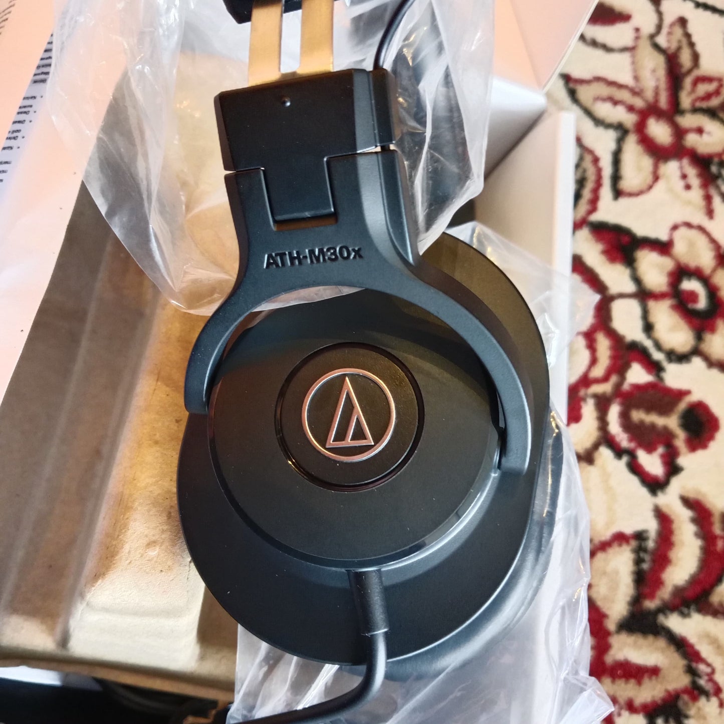 Audio-Technica ATH-M30x Professional Studio Monitor Headphones with 40mm Drivers