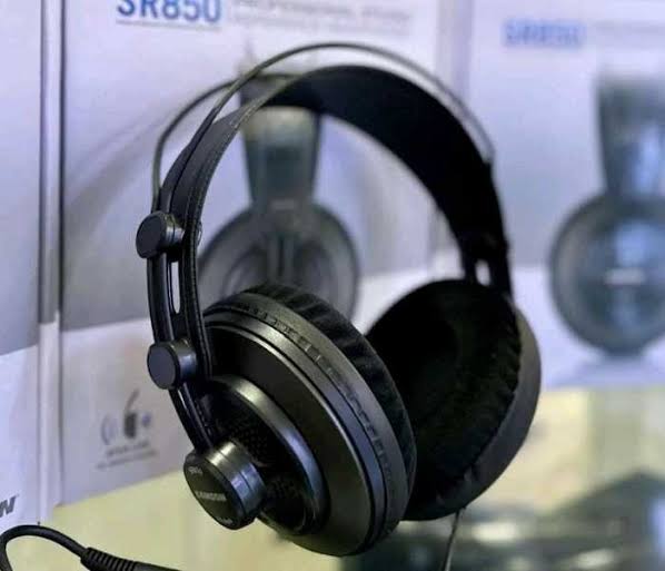 Samson SR850 Semi-Open Studio Reference Headphones with 50mm neodymium drivers, accurate sound, comfortable velour ear cushions, and ideal performance for recording, mixing, and music production