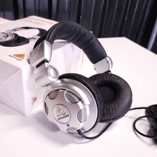 Behringer HPX2000 professional DJ headphones with high-resolution stereo sound, rotating ear cups, and comfortable design for studio monitoring, mixing, and live performance