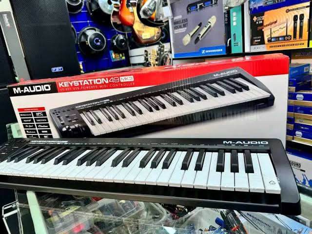 M-Audio Keystation 49 MK3 49-Key USB MIDI Keyboard Controller with Full-Size Velocity-Sensitive Keys, Transport Controls, Pitch and Modulation Wheels, and MIDI Connectivity